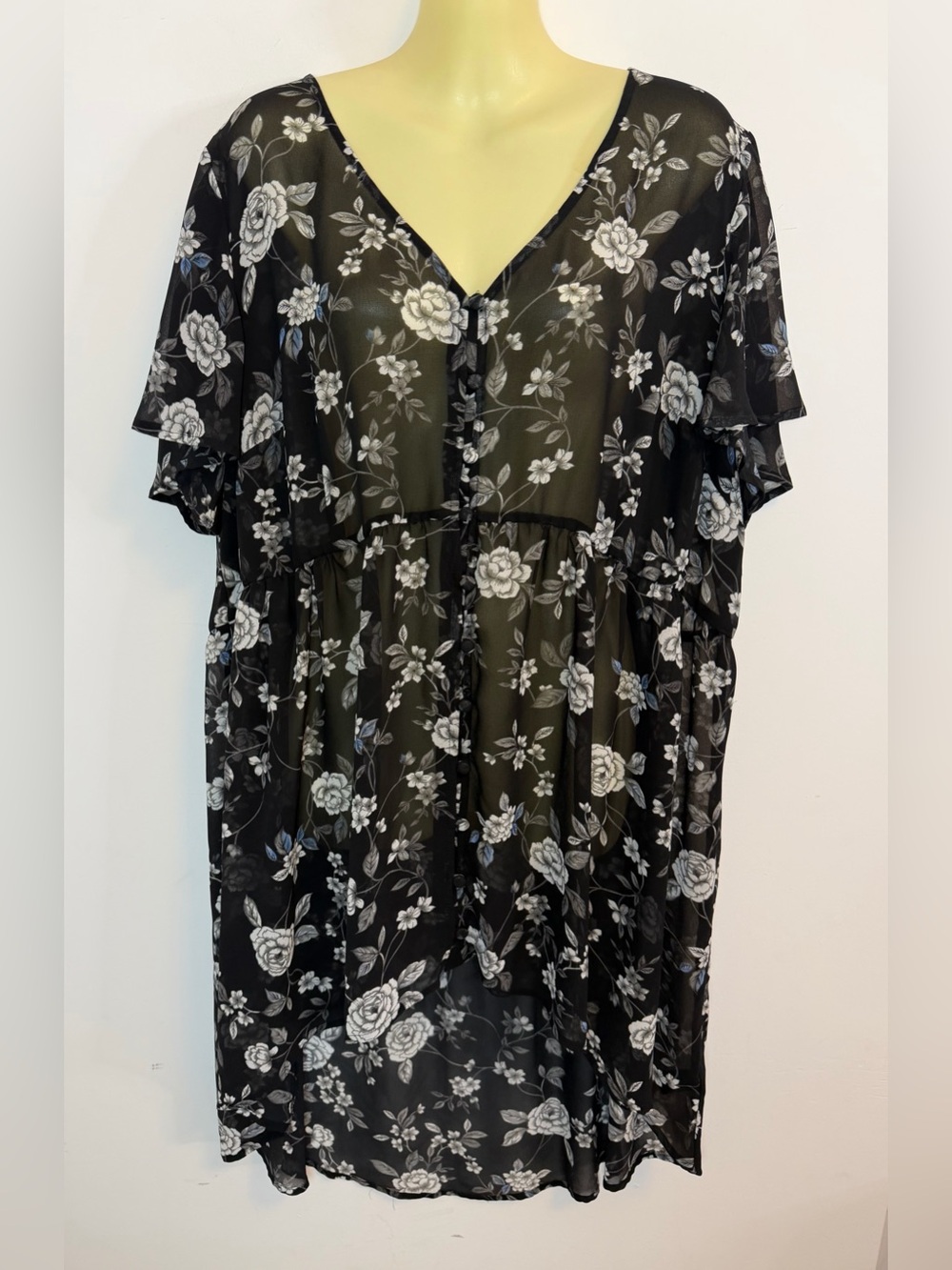 Torrid Black Sheer Floral V-Neck Short Sleeve Tunic
